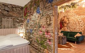 Accommodation At The Folklore Apartment