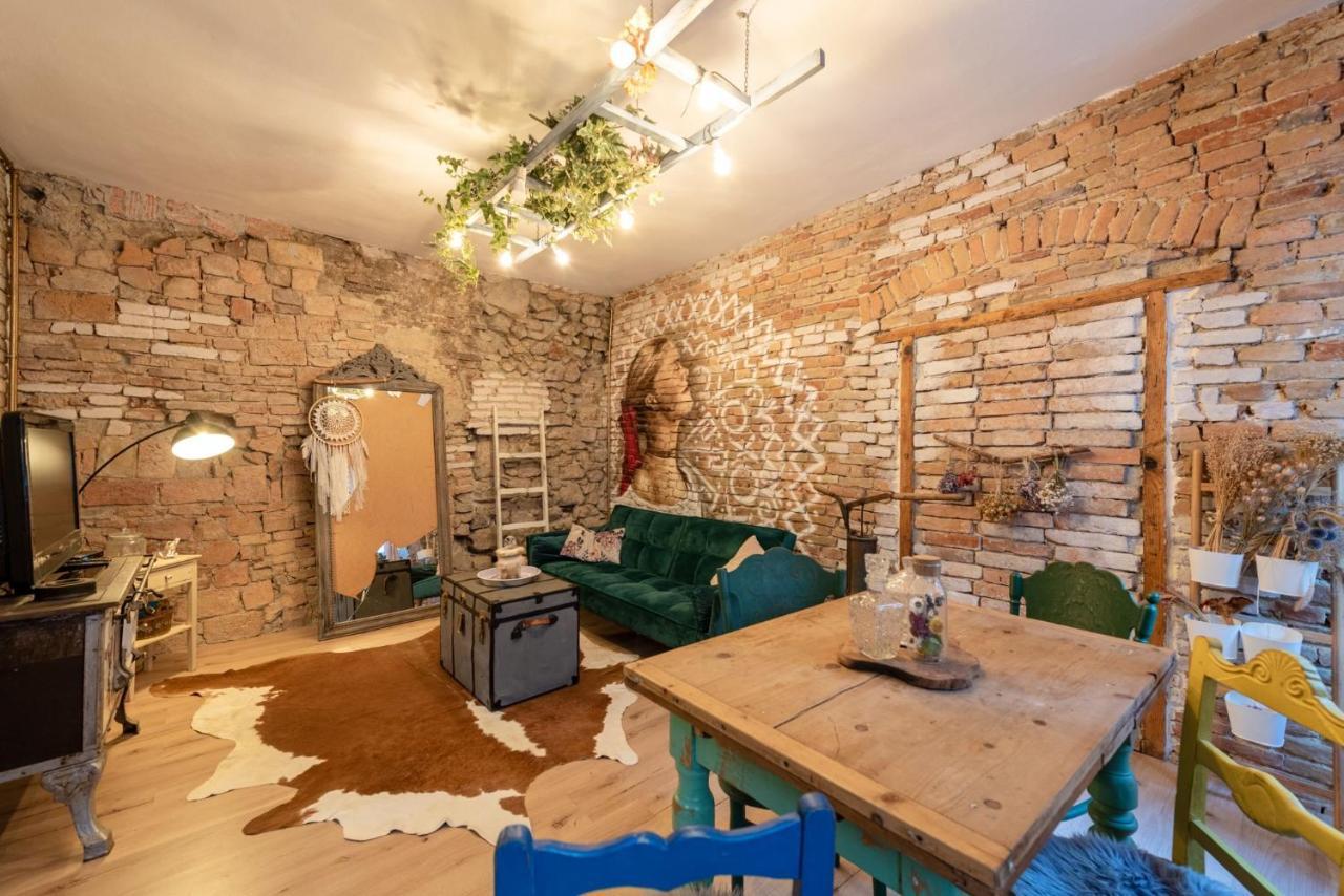 Accommodation At The Folklore Apartment Μπρατισλάβα Εξωτερικό φωτογραφία