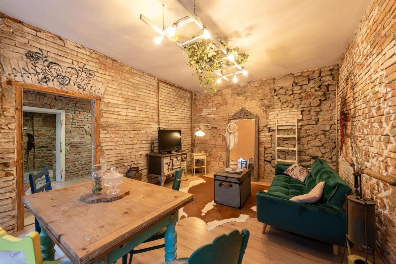 Accommodation At The Folklore Apartment Μπρατισλάβα Εξωτερικό φωτογραφία