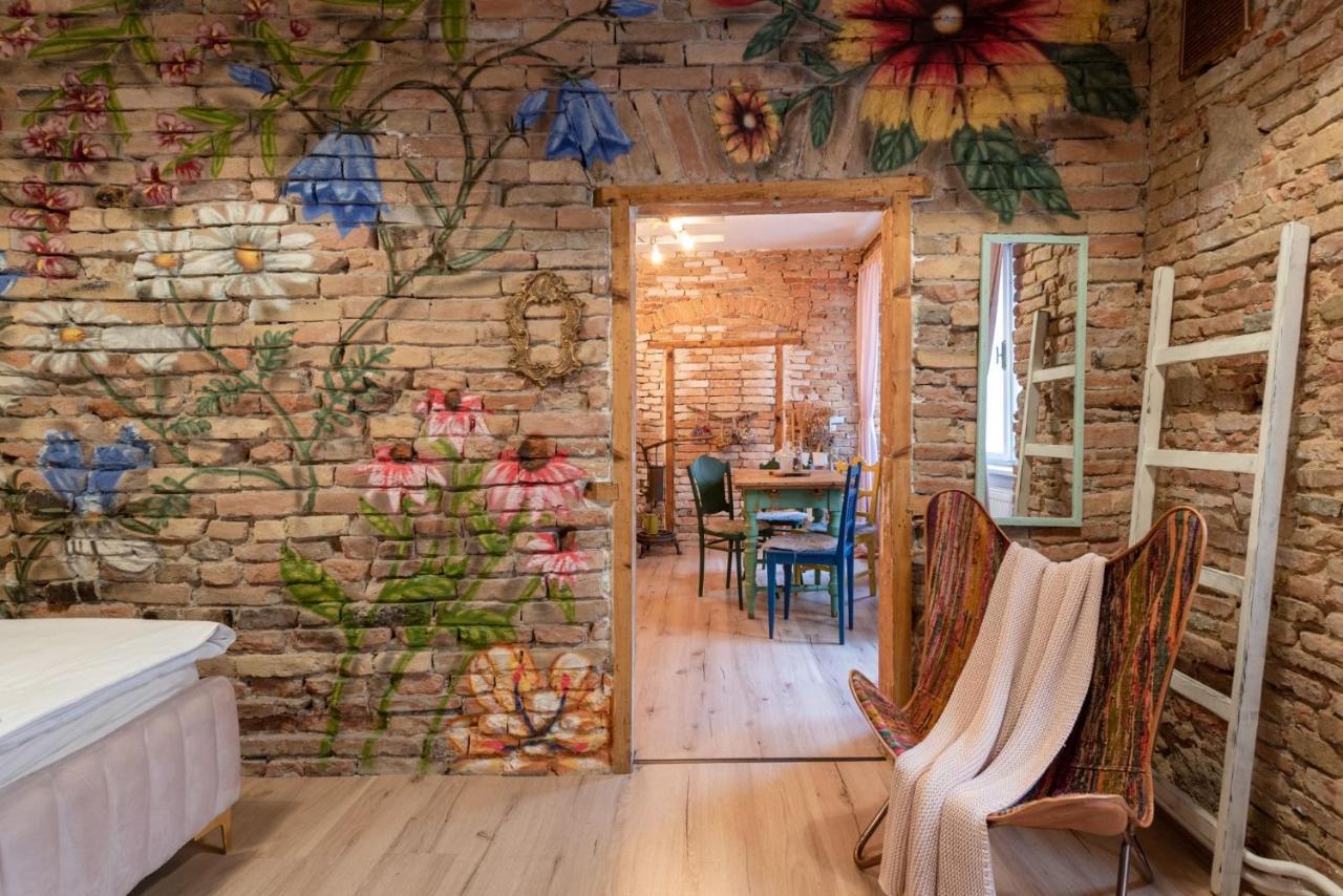 Accommodation At The Folklore Apartment Μπρατισλάβα Εξωτερικό φωτογραφία