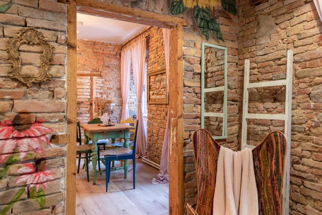 Accommodation At The Folklore Apartment Μπρατισλάβα Εξωτερικό φωτογραφία